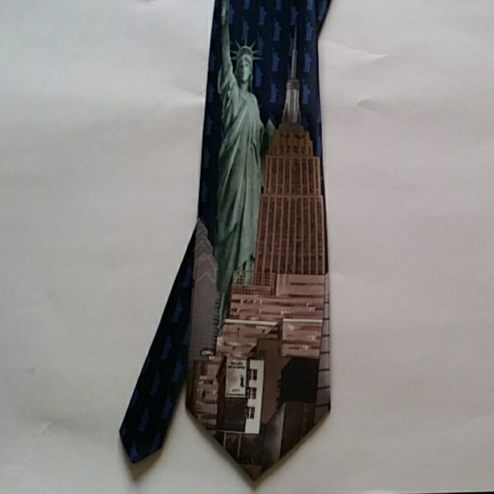 Rene Chagal NYC Tie w Statue of Liberty 100% Silk